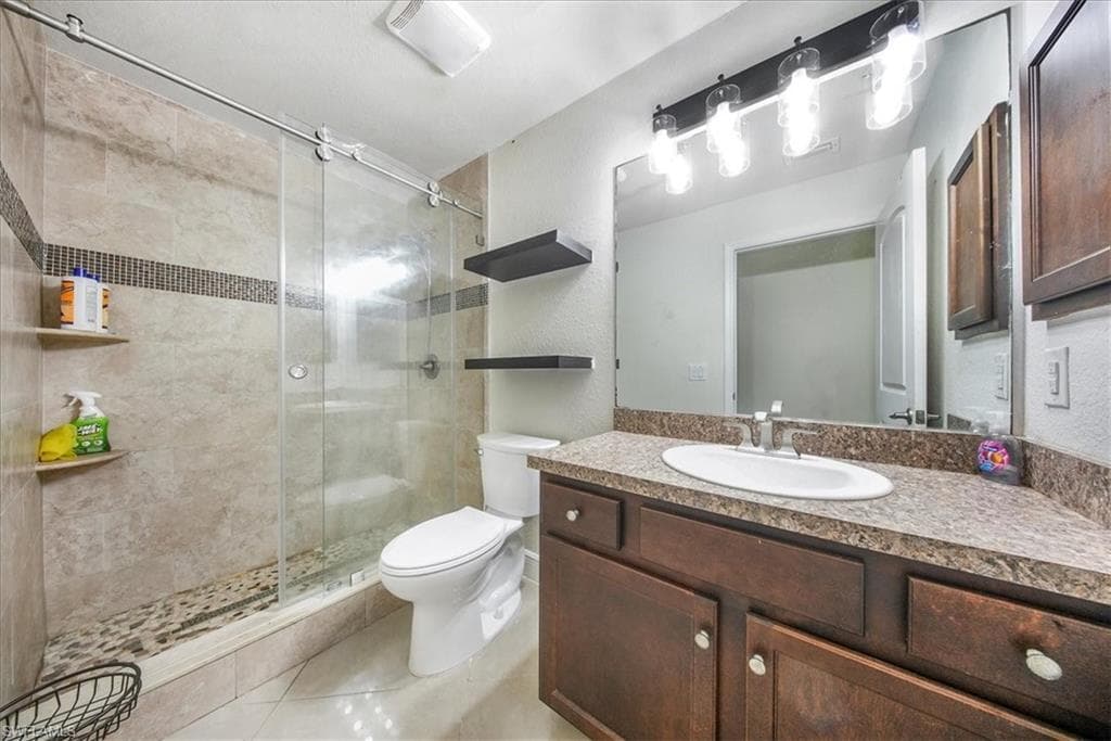 533 Willowbrook Dr, Lehigh Acres, FL 33972-32