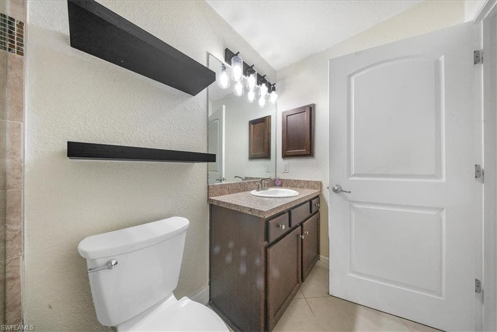 533 Willowbrook Dr, Lehigh Acres, FL 33972-33