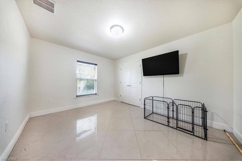 533 Willowbrook Dr, Lehigh Acres, FL 33972-34