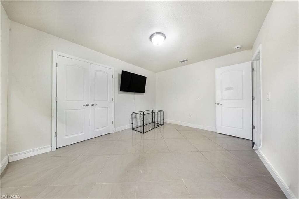 533 Willowbrook Dr, Lehigh Acres, FL 33972-35