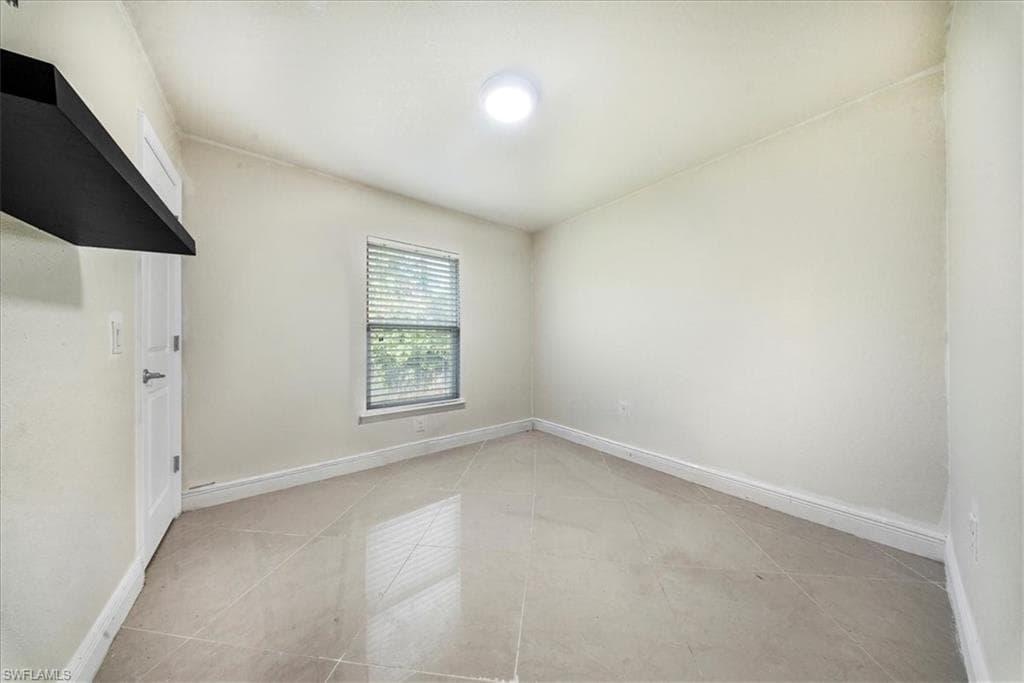 533 Willowbrook Dr, Lehigh Acres, FL 33972-36