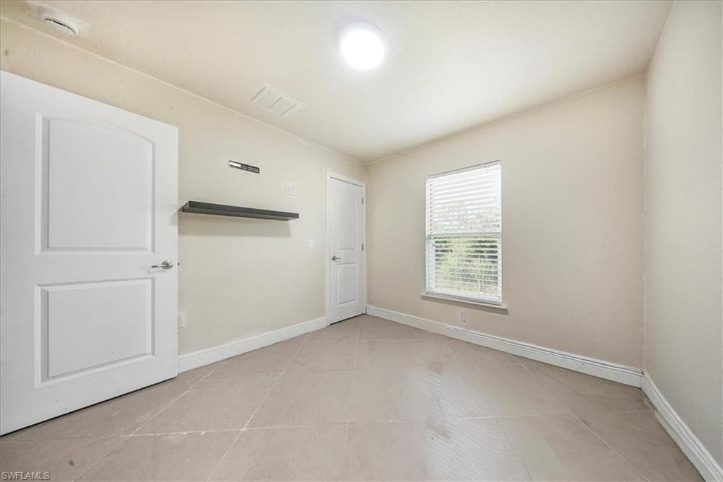 533 Willowbrook Dr, Lehigh Acres, FL 33972-37