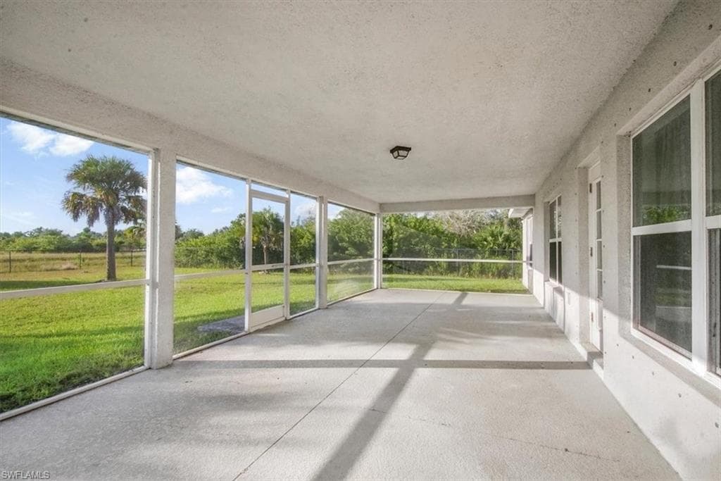 533 Willowbrook Dr, Lehigh Acres, FL 33972-47