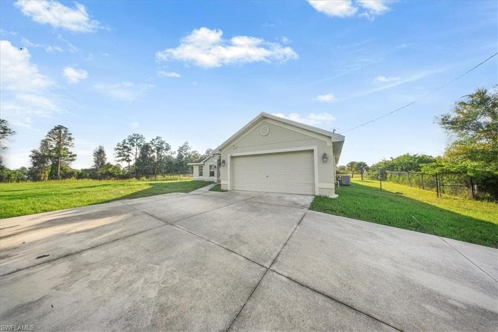 533 Willowbrook Dr, Lehigh Acres, FL 33972-49