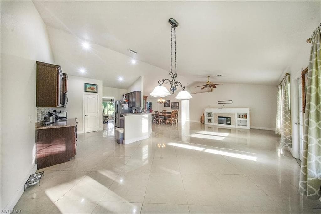 533 Willowbrook Dr, Lehigh Acres, FL 33972-6