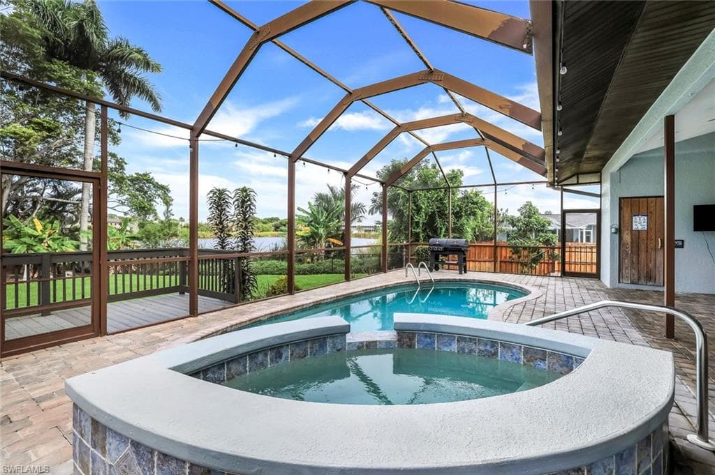 392 Yellowbird St, Marco Island, FL 34145-1