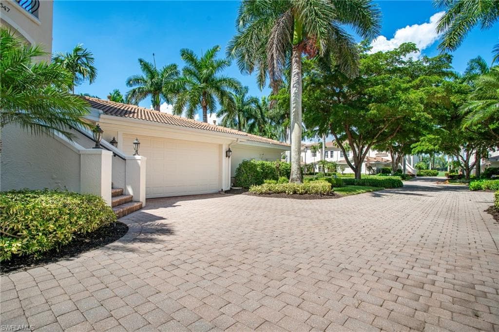 15547 Monterosso Ln 201, Naples, FL 34110-25