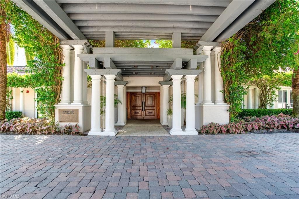 15547 Monterosso Ln 201, Naples, FL 34110-37