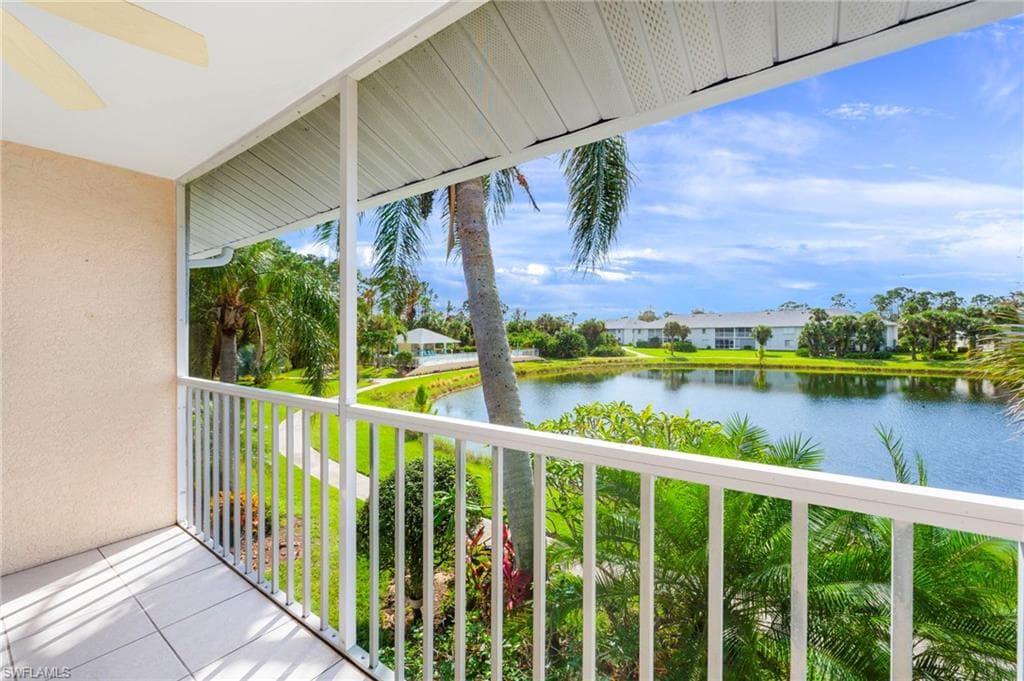 379 Gabriel Cir 2304, Naples, FL 34104-1