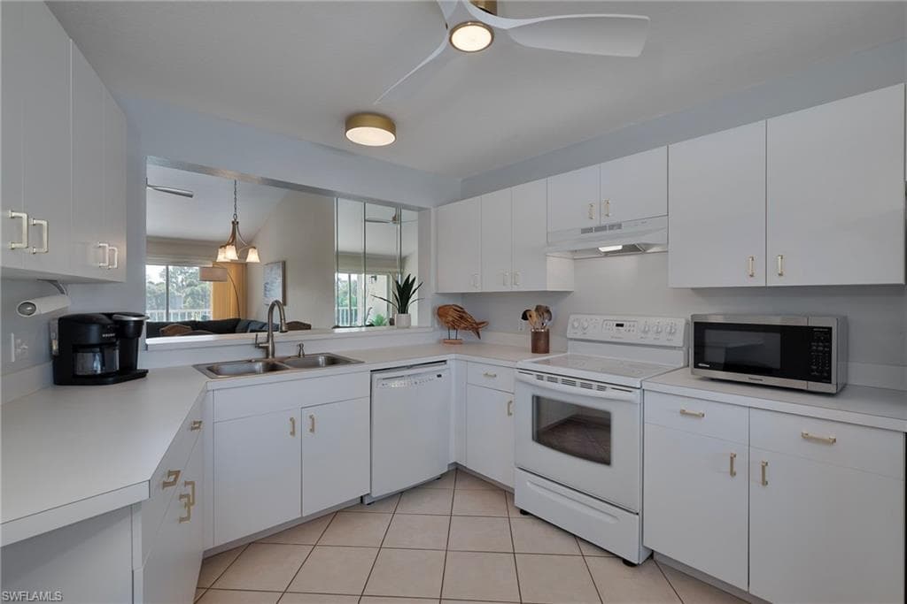 379 Gabriel Cir 2304, Naples, FL 34104-5
