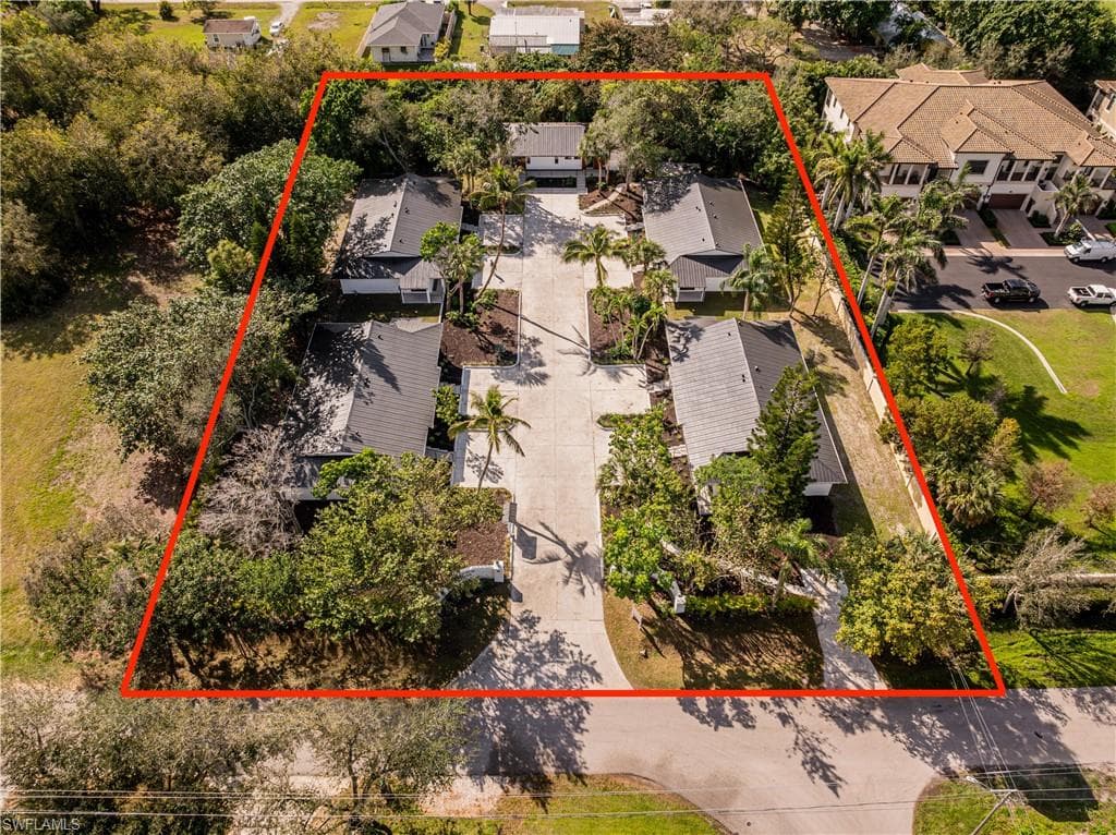 2616 Lakeview Dr, Naples, FL 34112-1