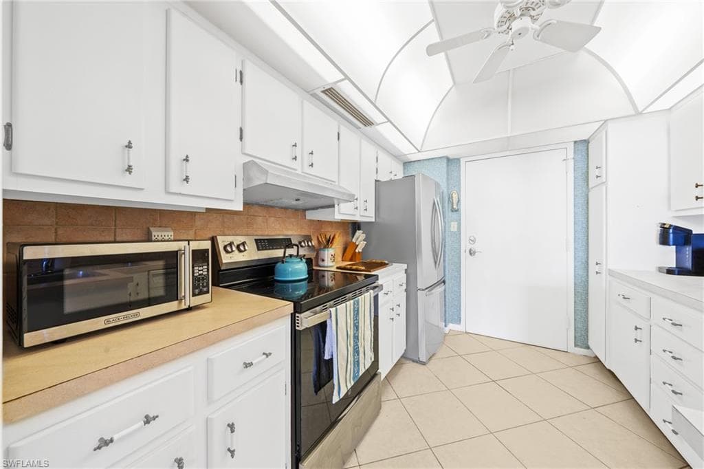 1977 Gulf Shore Blvd N 302, Naples, FL 34102-15