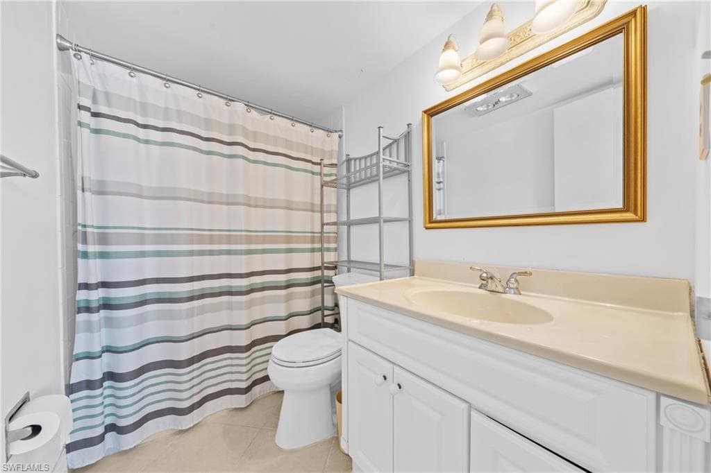 1977 Gulf Shore Blvd N 302, Naples, FL 34102-26