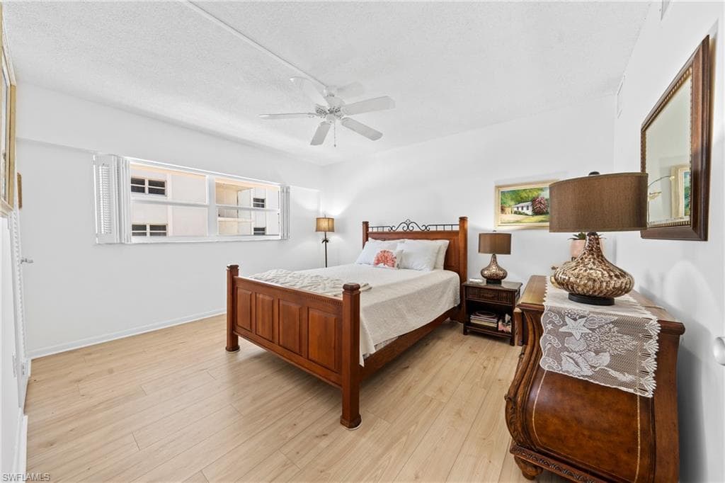 1977 Gulf Shore Blvd N 302, Naples, FL 34102-27