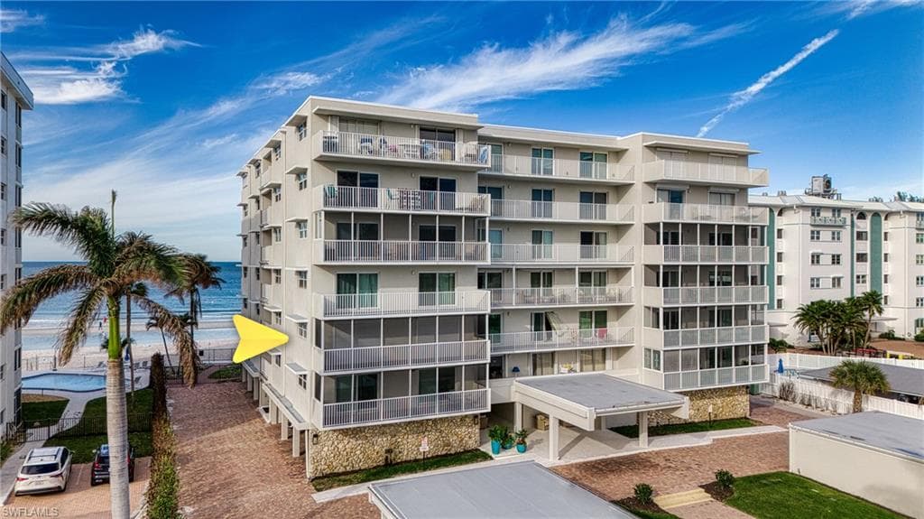 1977 Gulf Shore Blvd N 302, Naples, FL 34102-2