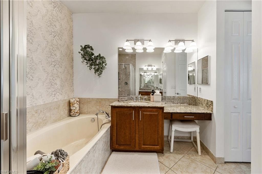 6548 Monterey Pt 202, Naples, FL 34105-20