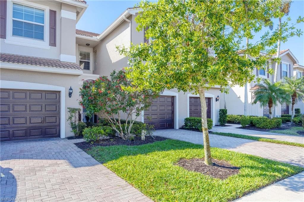 6548 Monterey Pt 202, Naples, FL 34105-2