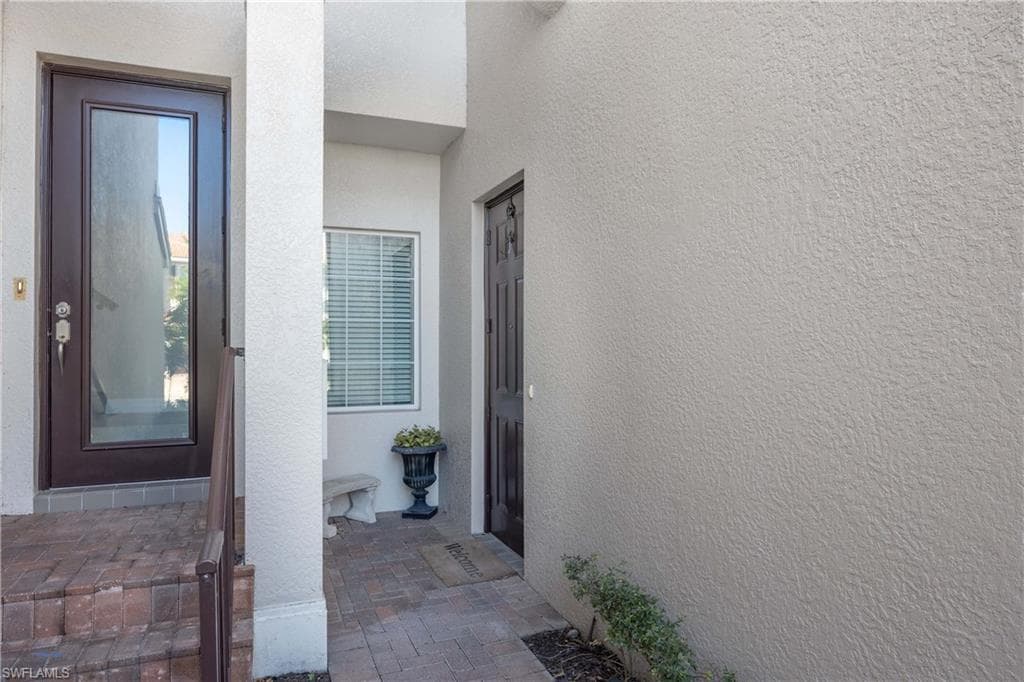 6548 Monterey Pt 202, Naples, FL 34105-3