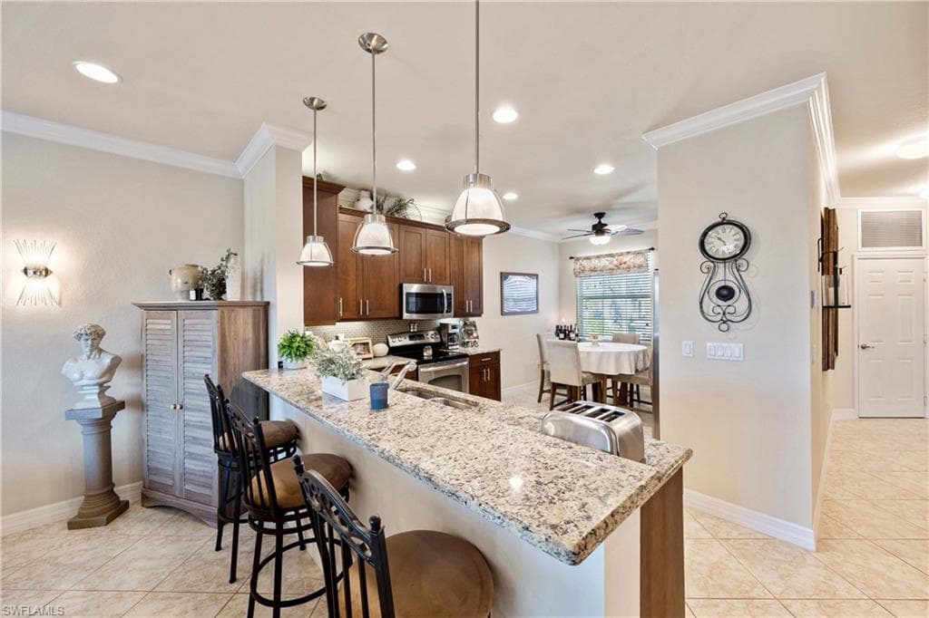 6548 Monterey Pt 202, Naples, FL 34105-4