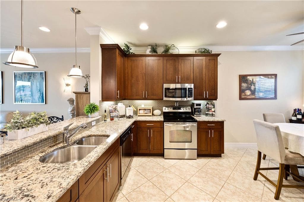 6548 Monterey Pt 202, Naples, FL 34105-5