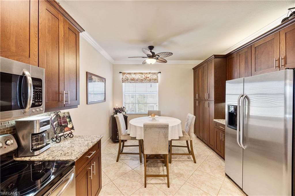 6548 Monterey Pt 202, Naples, FL 34105-6