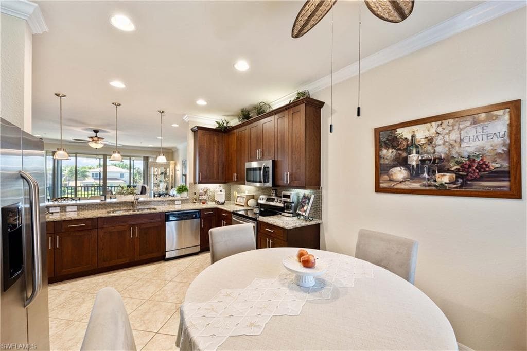 6548 Monterey Pt 202, Naples, FL 34105-7