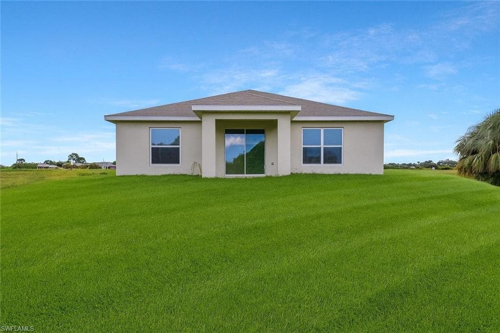 405 Lupe St, Labelle, FL 33935-28