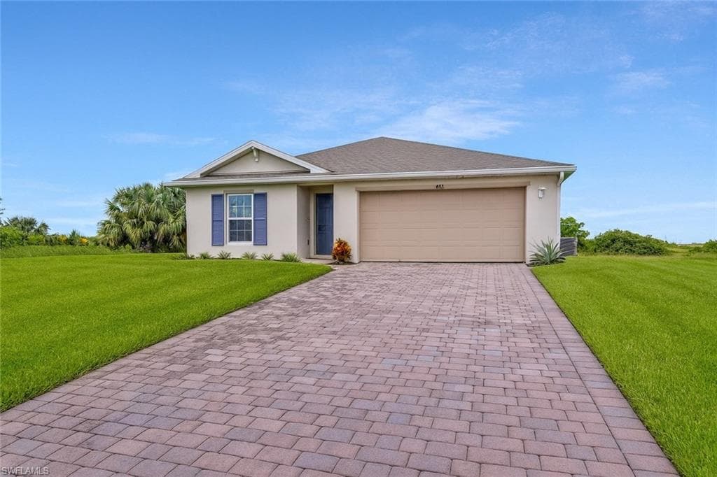405 Lupe St, Labelle, FL 33935-4