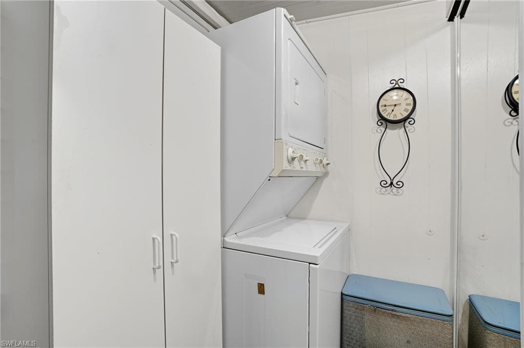 37 Bass Ln, Naples, FL 34114-16