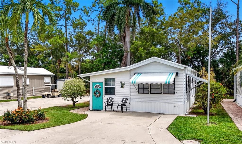 37 Bass Ln, Naples, FL 34114-3