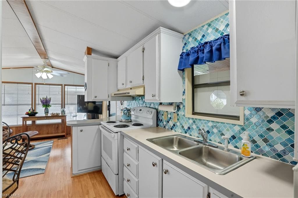 37 Bass Ln, Naples, FL 34114-6