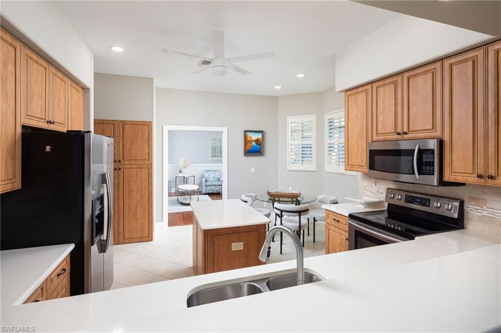 673 Vintage Reserve Cir 11c, Naples, FL 34119-11