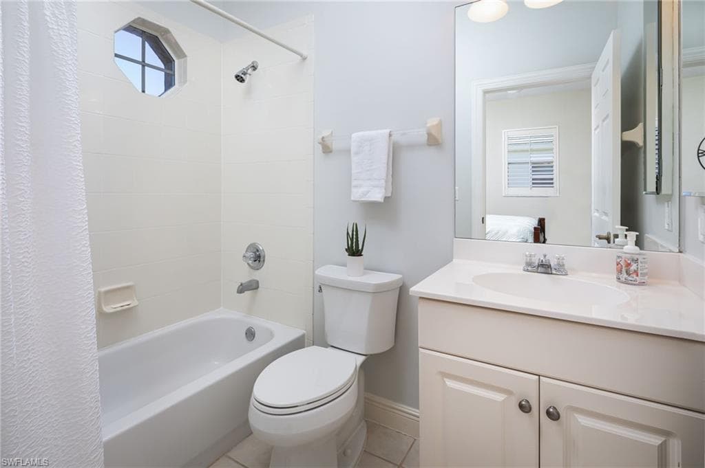 673 Vintage Reserve Cir 11c, Naples, FL 34119-21