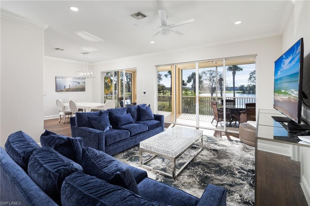 673 Vintage Reserve Cir 11c, Naples, FL 34119-3