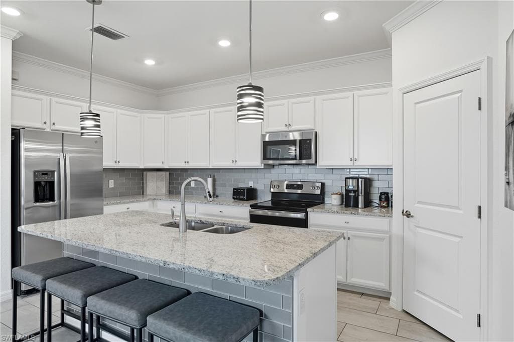 11550 Shady Palm Way, Fort Myers, FL 33913-3