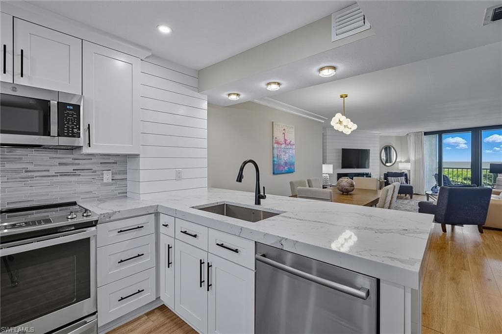 260 Seaview Ct 601, Marco Island, FL 34145-3