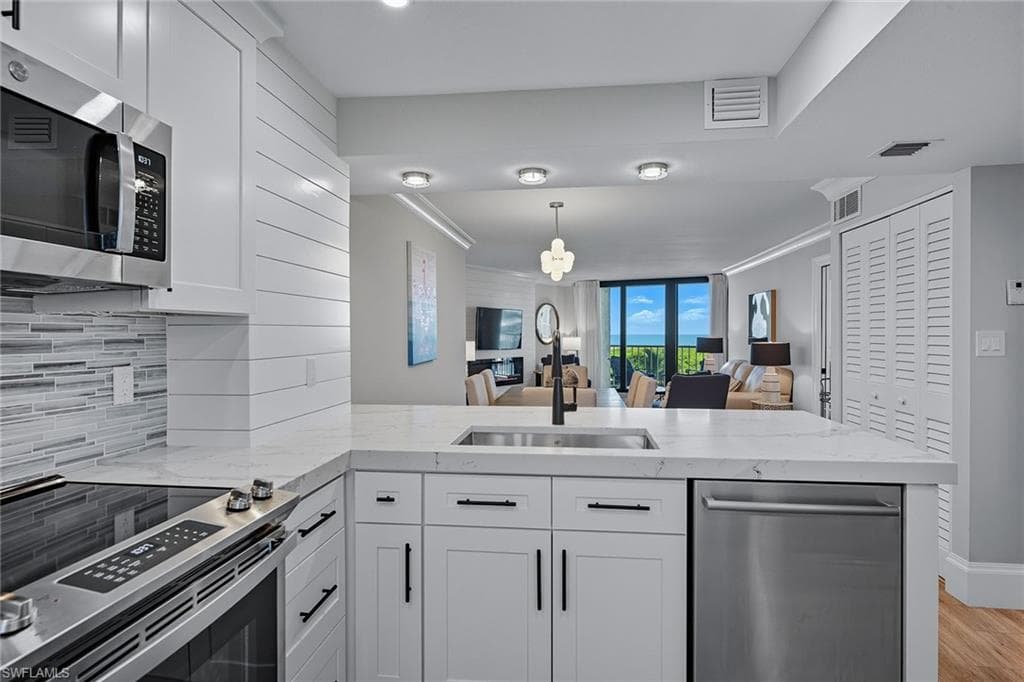 260 Seaview Ct 601, Marco Island, FL 34145-4