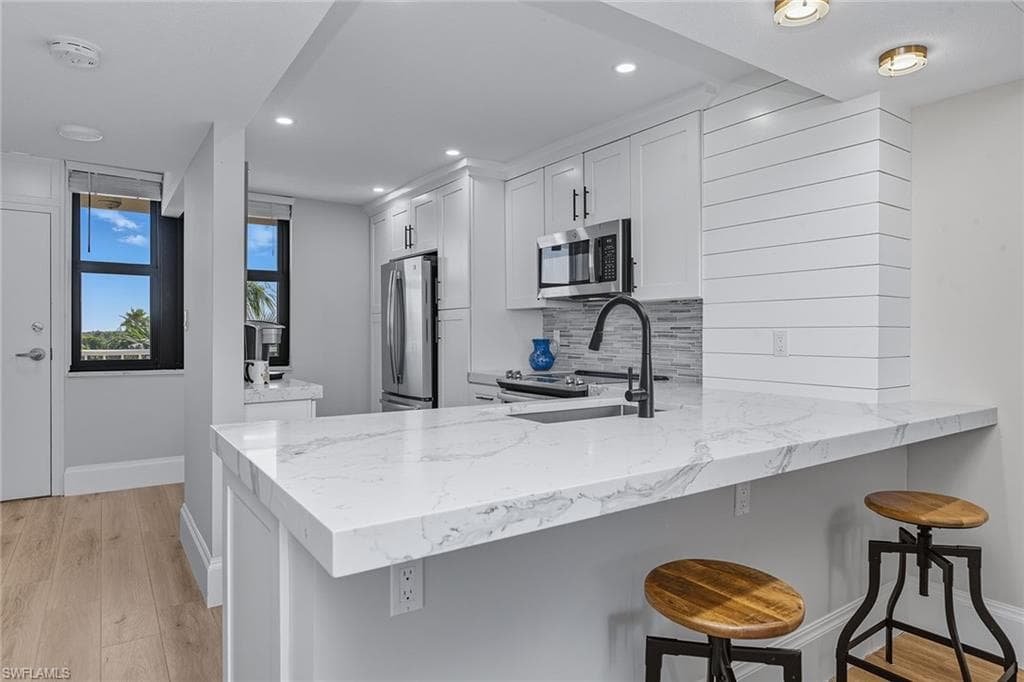 260 Seaview Ct 601, Marco Island, FL 34145-6