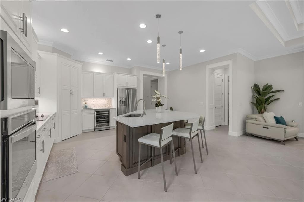 6277 Antigua Way, Naples, FL 34113-8