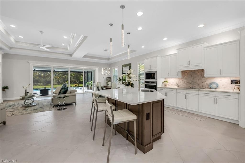 6277 Antigua Way, Naples, FL 34113-9