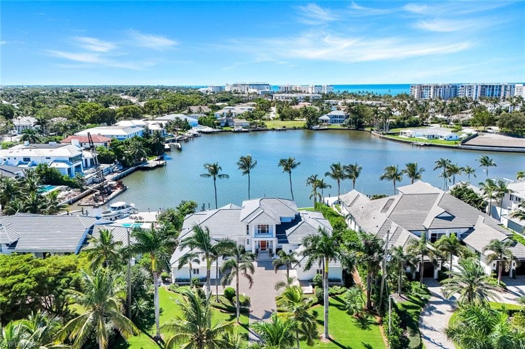 400 Spring Line Dr, Naples, FL 34102-8