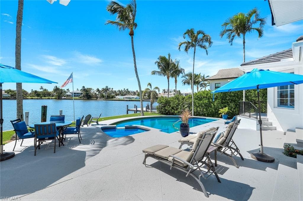 400 Spring Line Dr, Naples, FL 34102-5