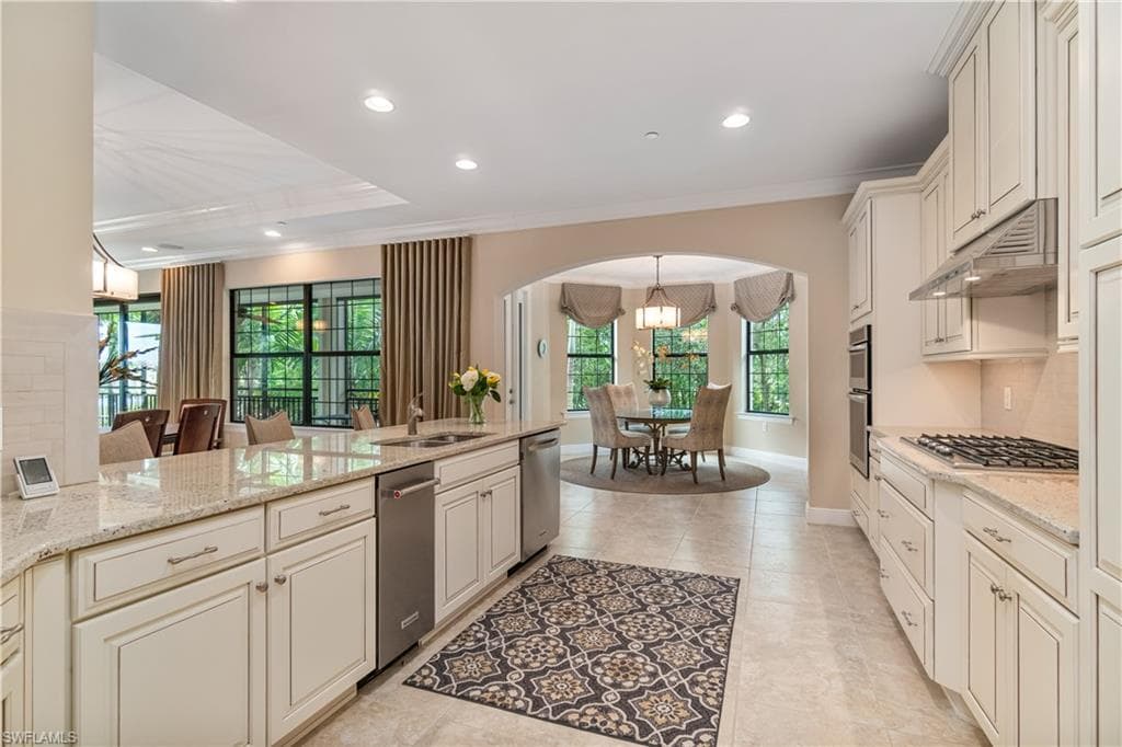 2550 Marquesa Royale Ln 8-101, Naples, FL 34109-5