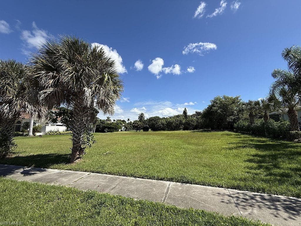 651 Barfield Dr, Marco Island, FL 34145-4