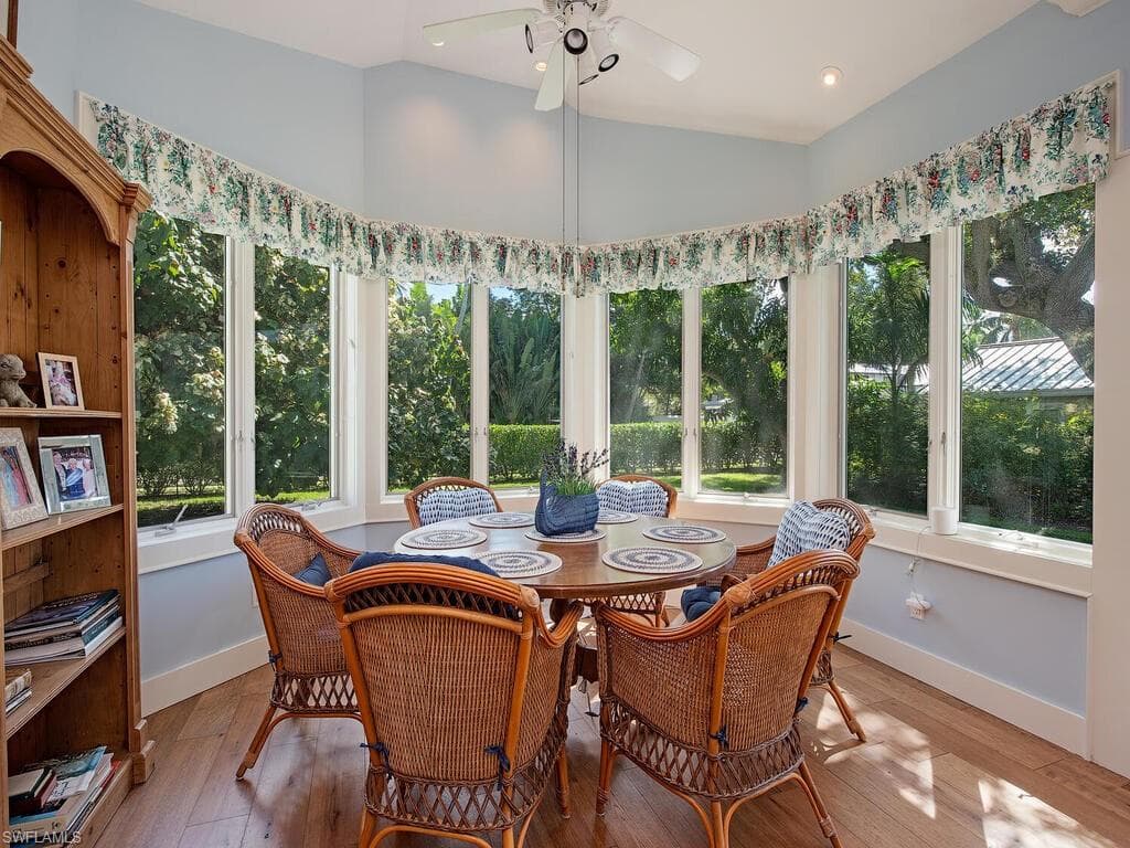 88 11th Ave S, Naples, FL 34102-9