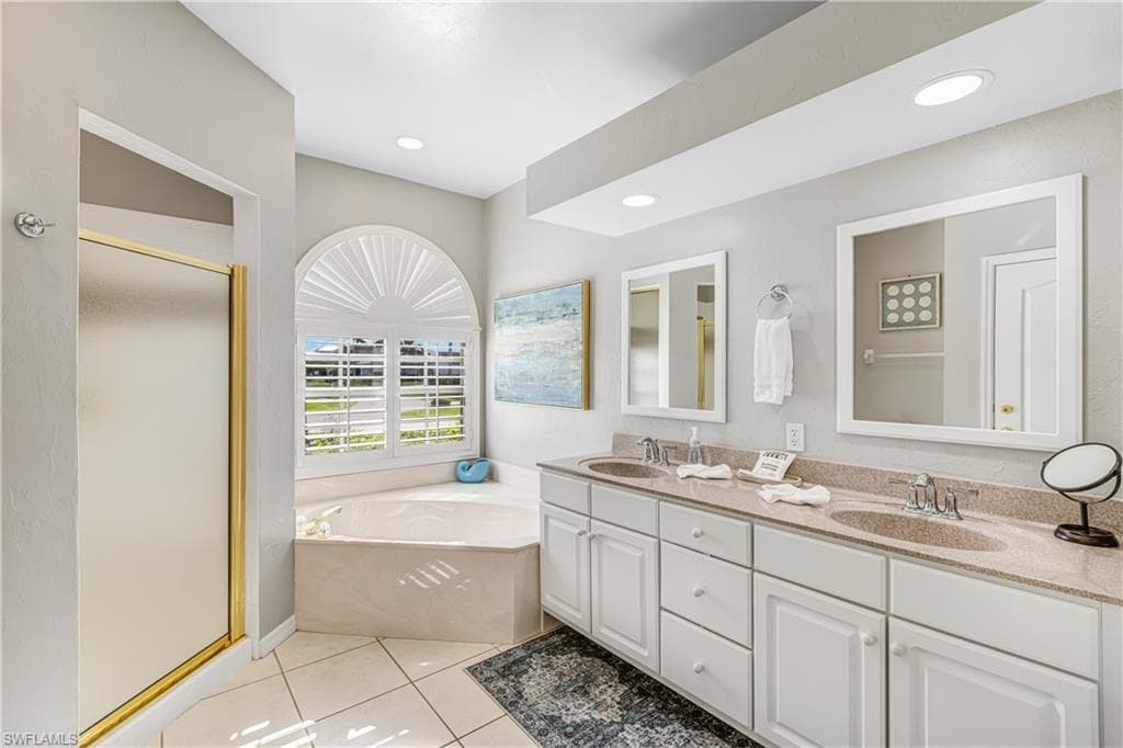 100 Bonita Ct, Marco Island, FL 34145-12