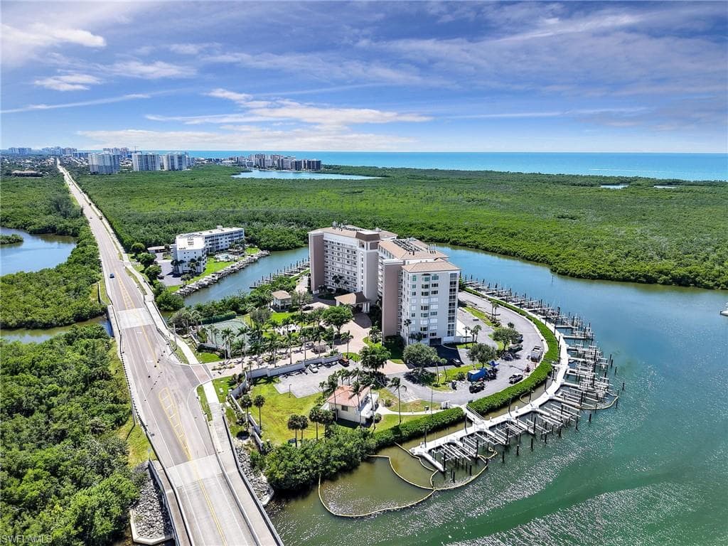 13115 Vanderbilt Dr, Naples, FL 34110-11