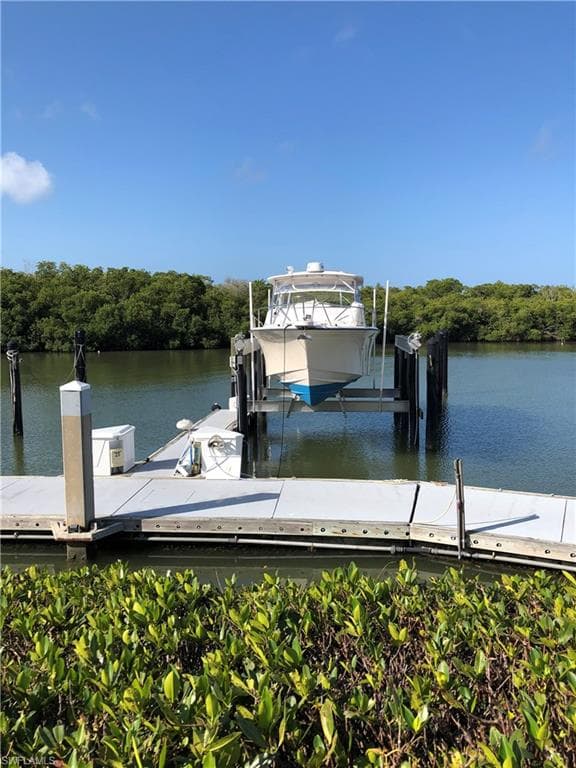 13115 Vanderbilt Dr, Naples, FL 34110-7