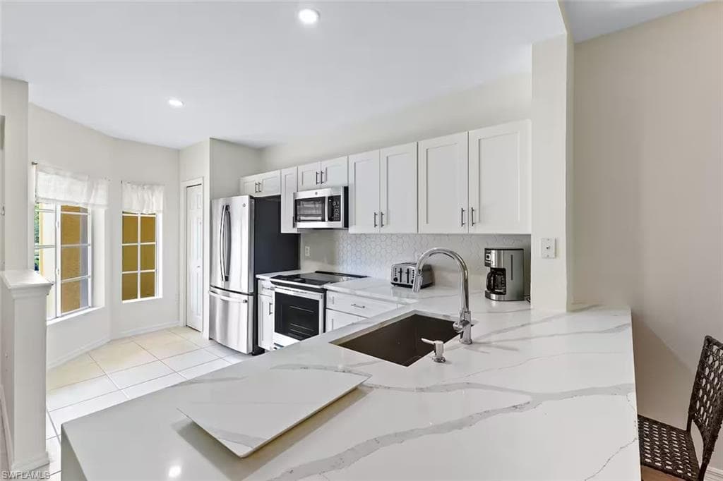 9185 Celeste Dr 204, Naples, FL 34113-1