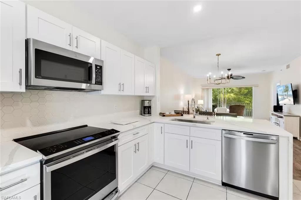 9185 Celeste Dr 204, Naples, FL 34113-2